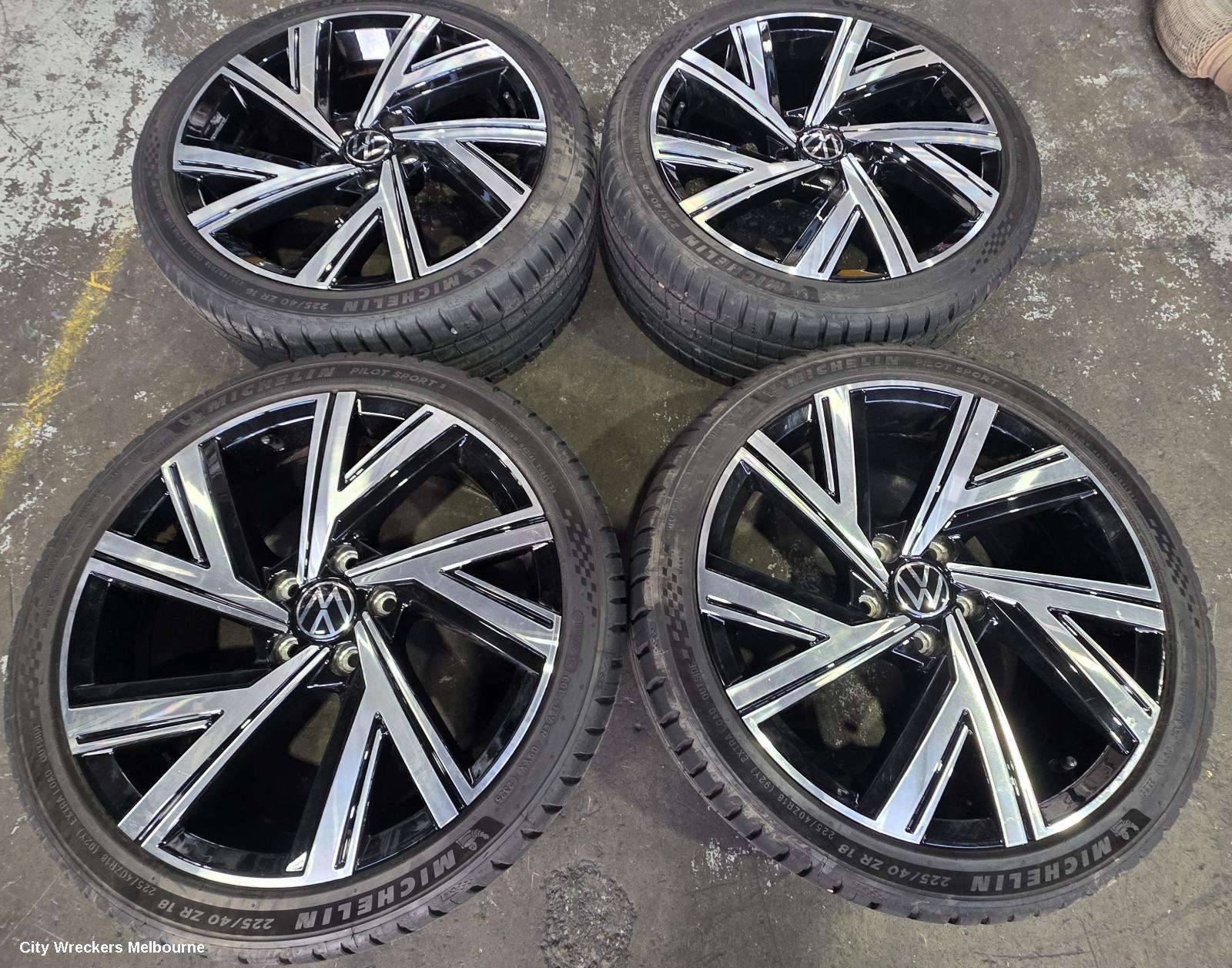 VOLKSWAGEN GOLF WHEEL MAG, FACTORY, 18X7.5IN, BERGAMO, 5 Y SPOKE, BI-COLOUR, GEN 8, 09/2020 - 06/2024