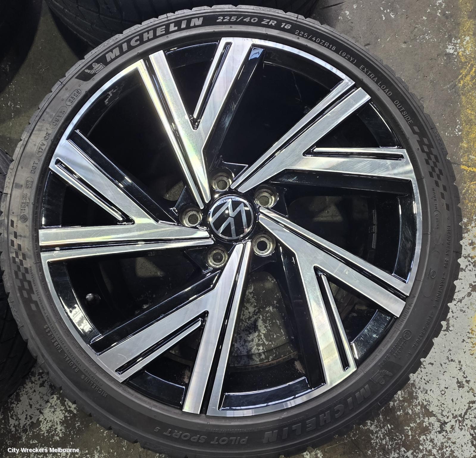 VOLKSWAGEN GOLF WHEEL MAG, FACTORY, 18X7.5IN, BERGAMO, 5 Y SPOKE, BI-COLOUR, GEN 8, 09/2020 - 06/2024