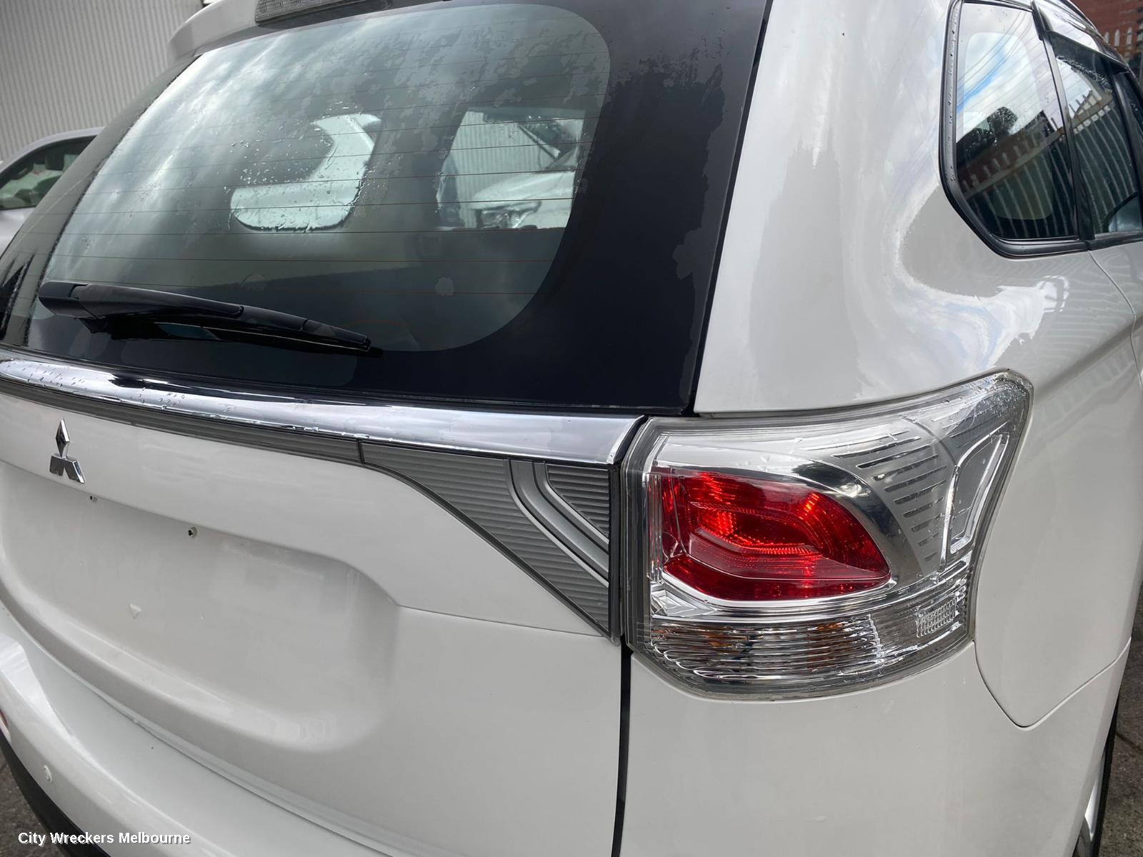 MITSUBISHI OUTLANDER LEFT REAR DOOR/SLIDING, ZJ, 10/2012 - 03/2015