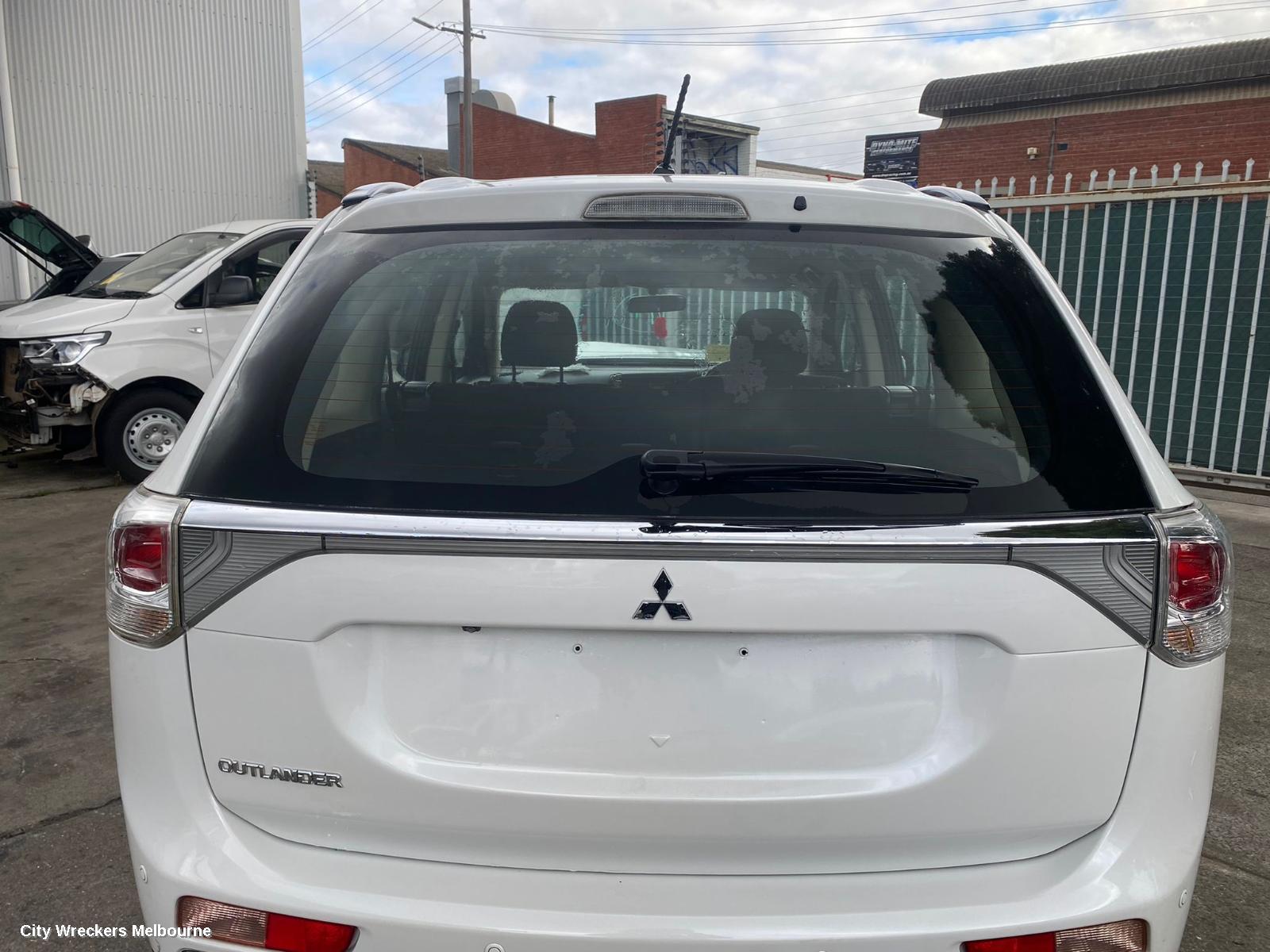 MITSUBISHI OUTLANDER LEFT REAR DOOR/SLIDING, ZJ, 10/2012 - 03/2015