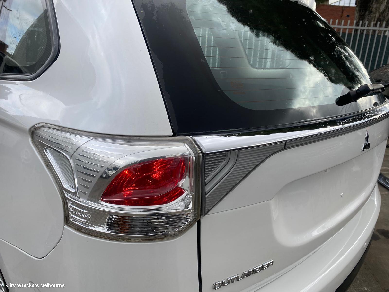 MITSUBISHI OUTLANDER LEFT REAR DOOR/SLIDING, ZJ, 10/2012 - 03/2015