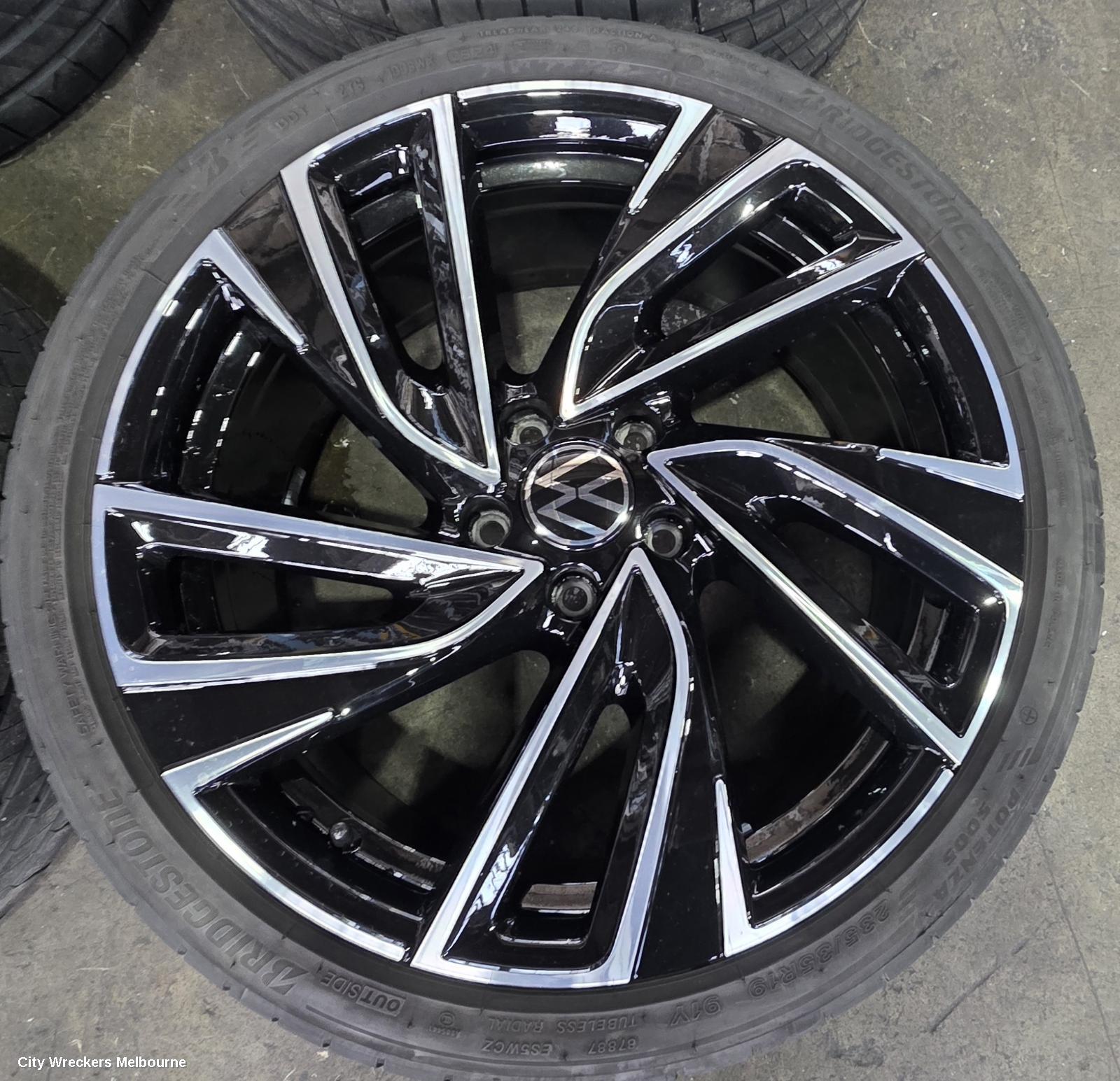 VOLKSWAGEN GOLF WHEEL MAG, FACTORY, 19X8IN, ADELAIDE, 5 V SPOKE, BI-COLOUR, GEN 8, 09/2020 - 06/2024