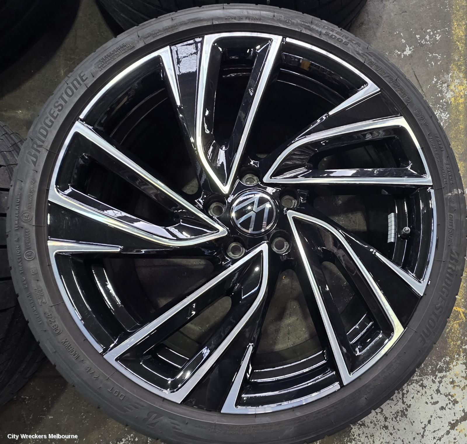 VOLKSWAGEN GOLF WHEEL MAG, FACTORY, 19X8IN, ADELAIDE, 5 V SPOKE, BI-COLOUR, GEN 8, 09/2020 - 06/2024