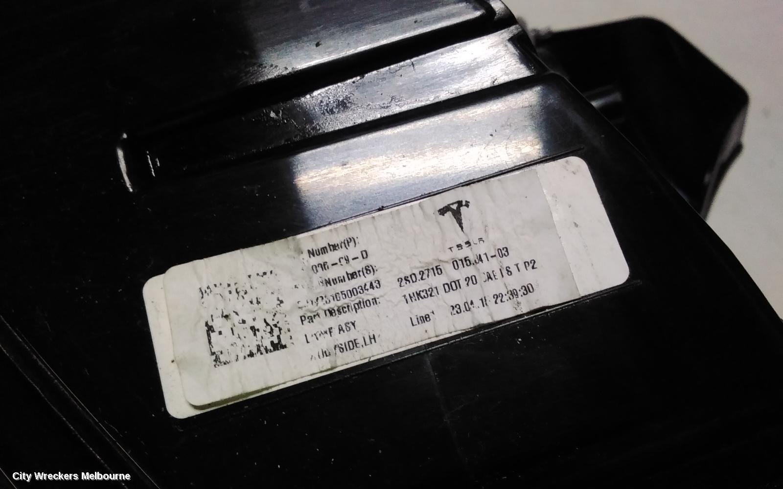 TESLA MODEL Y LEFT TAILLIGHT, 1ST GEN, IN BODY, 03/2022 ONWARDS