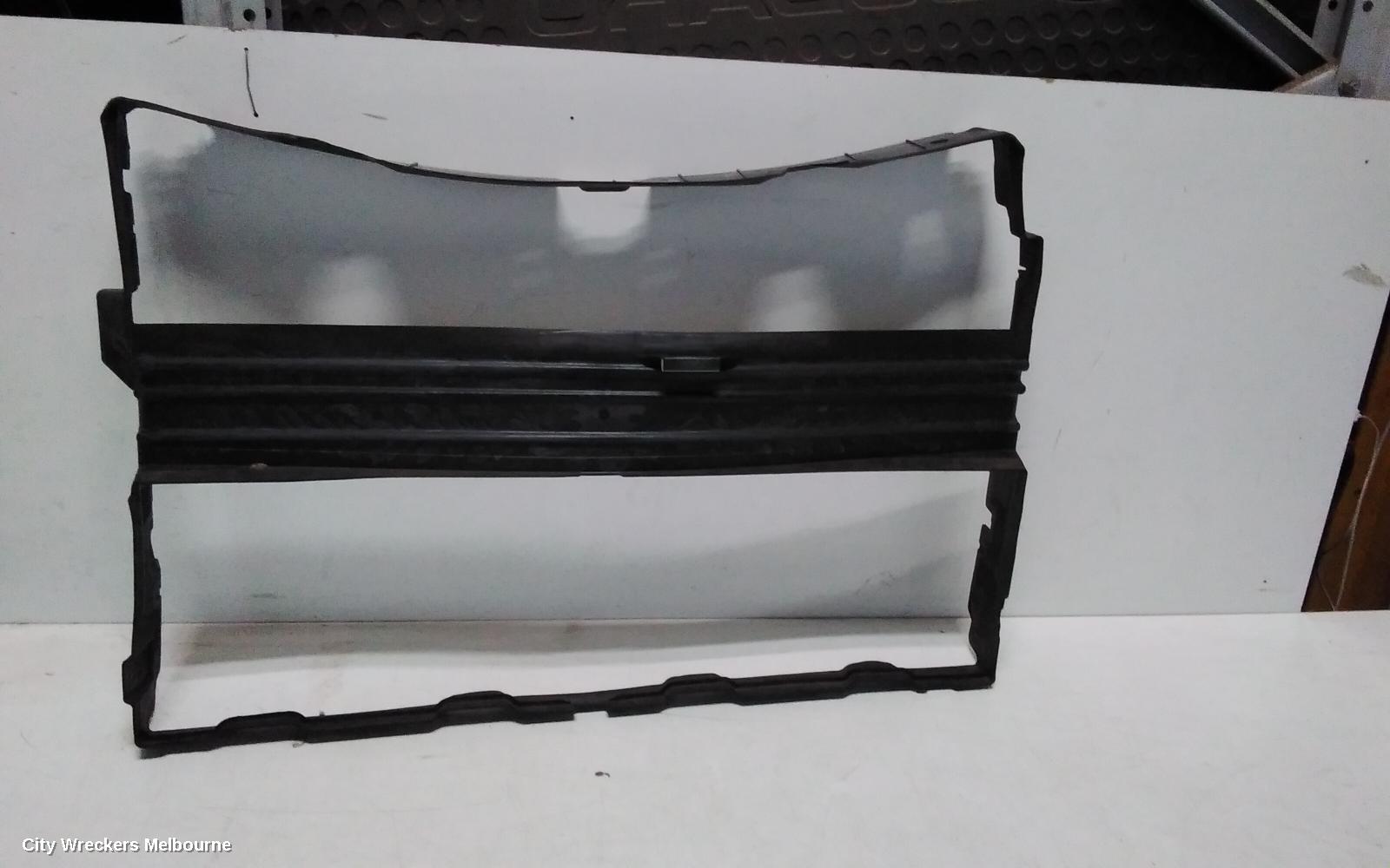 LAND ROVER DISCOVERY SPORT, L550, 01/2015 ONWARDS, PLASTIC AROUN RADIATO: 140231