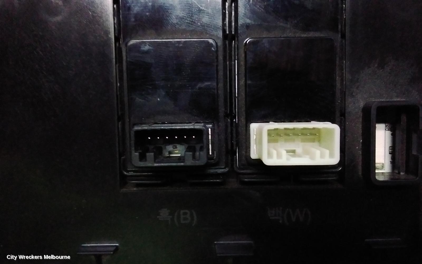 KIA CARNIVAL/GRAND CARNIVAL COURTESY LIGHT, KA4, CENTRE LIGHT, W/ SUNROOF TYPE, 10/2020 ONWARDS