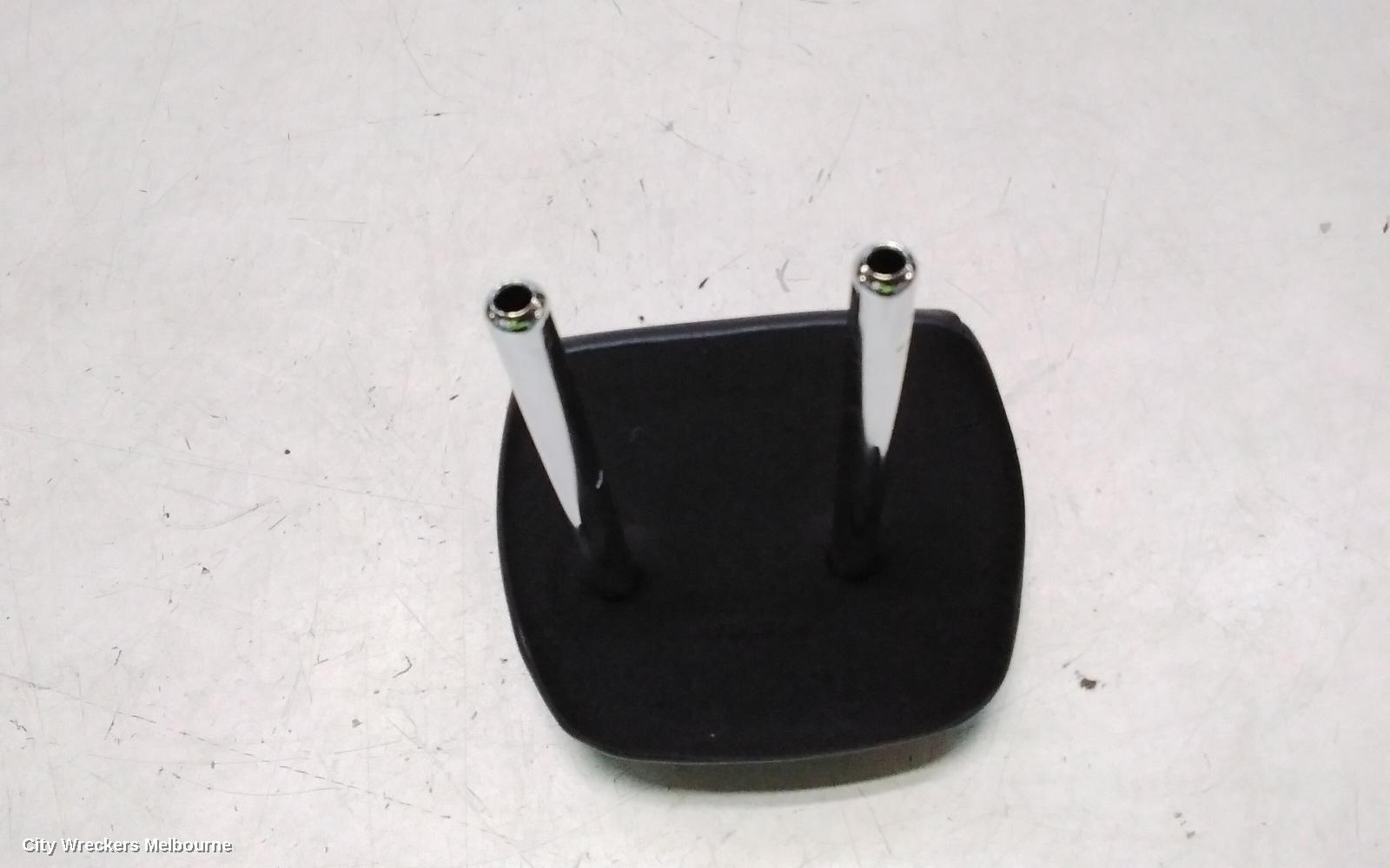 TOYOTA PRIUS HEADREST, ZVW50R, CENTRE REAR, LEATHER, 02/2016 - 12/2021