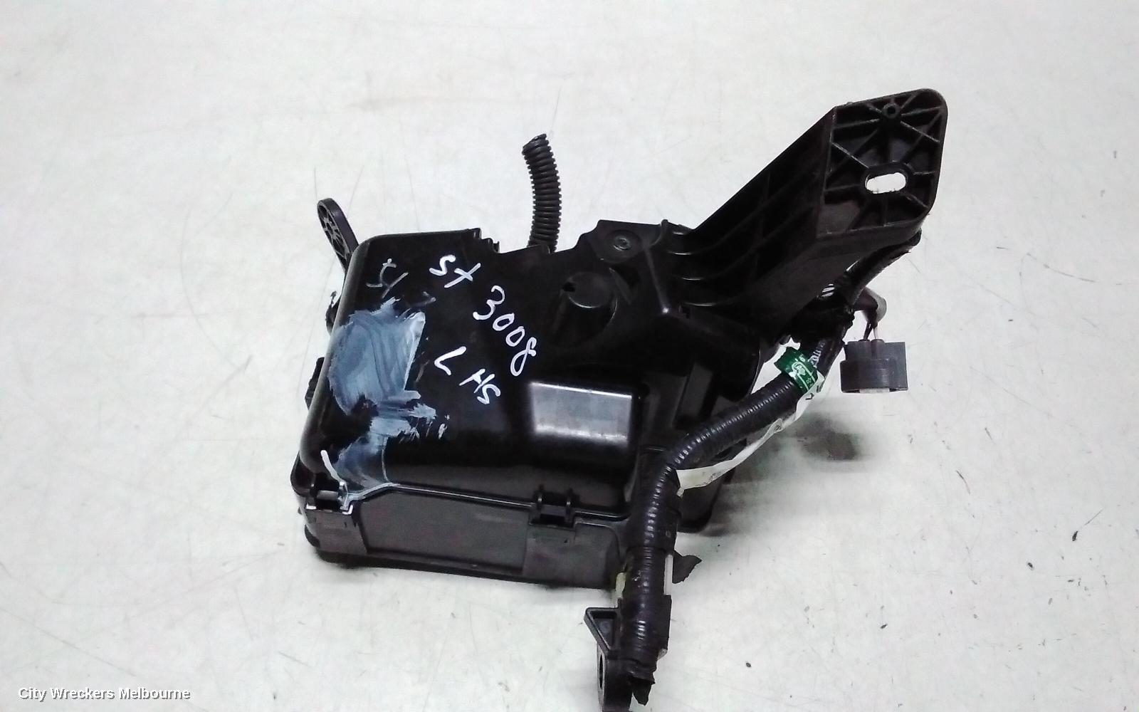 TOYOTA ESTIMA FUSE BOX, XR50, 05-19