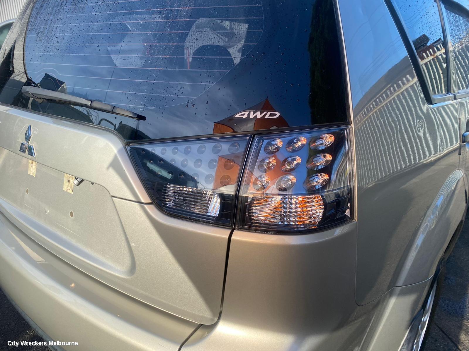 MITSUBISHI OUTLANDER RIGHT DOOR MIRROR, ZG, 3 WIRE TYPE, 11/2006 - 09/2009