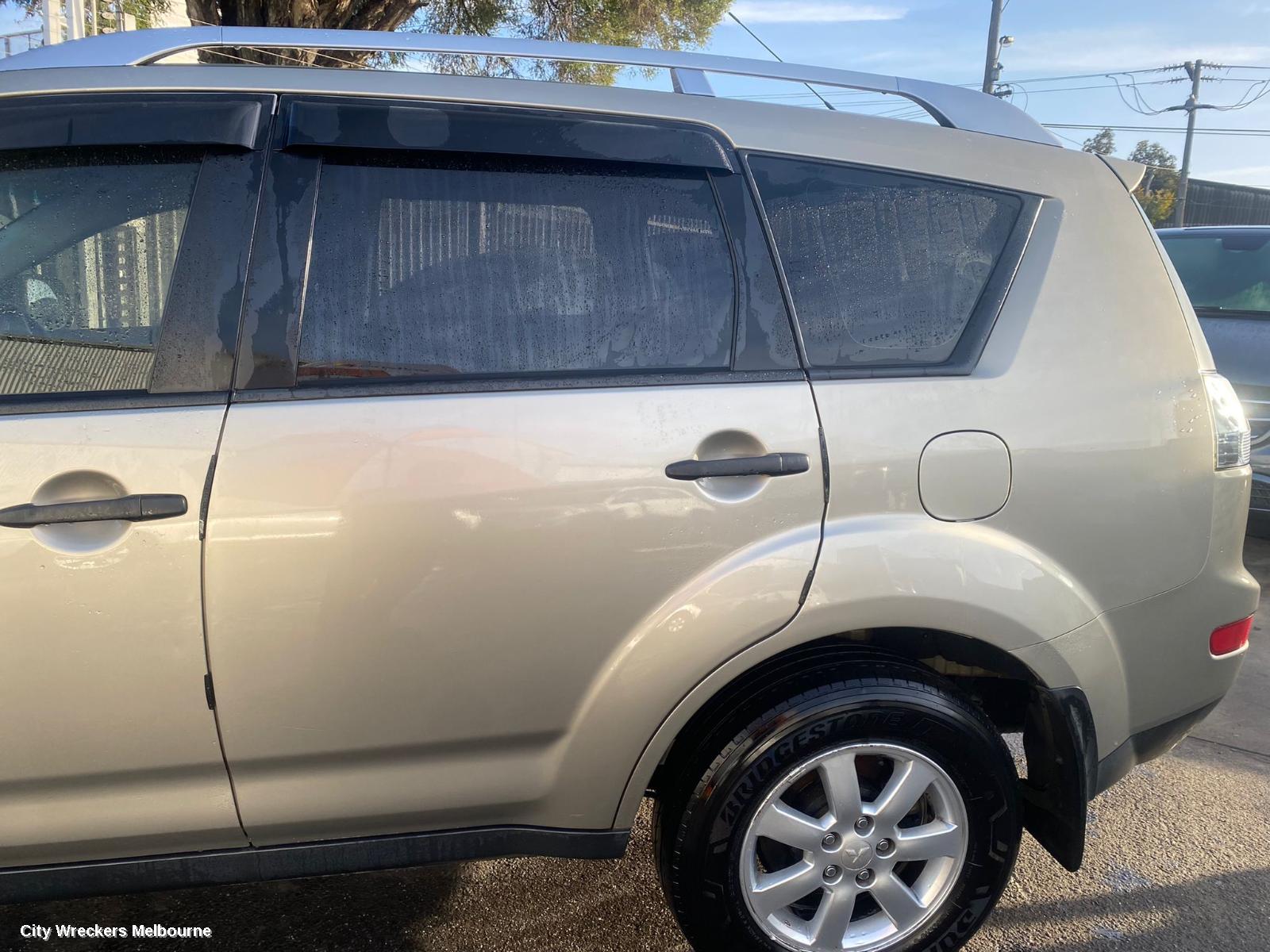 MITSUBISHI OUTLANDER RIGHT DOOR MIRROR, ZG, 3 WIRE TYPE, 11/2006 - 09/2009