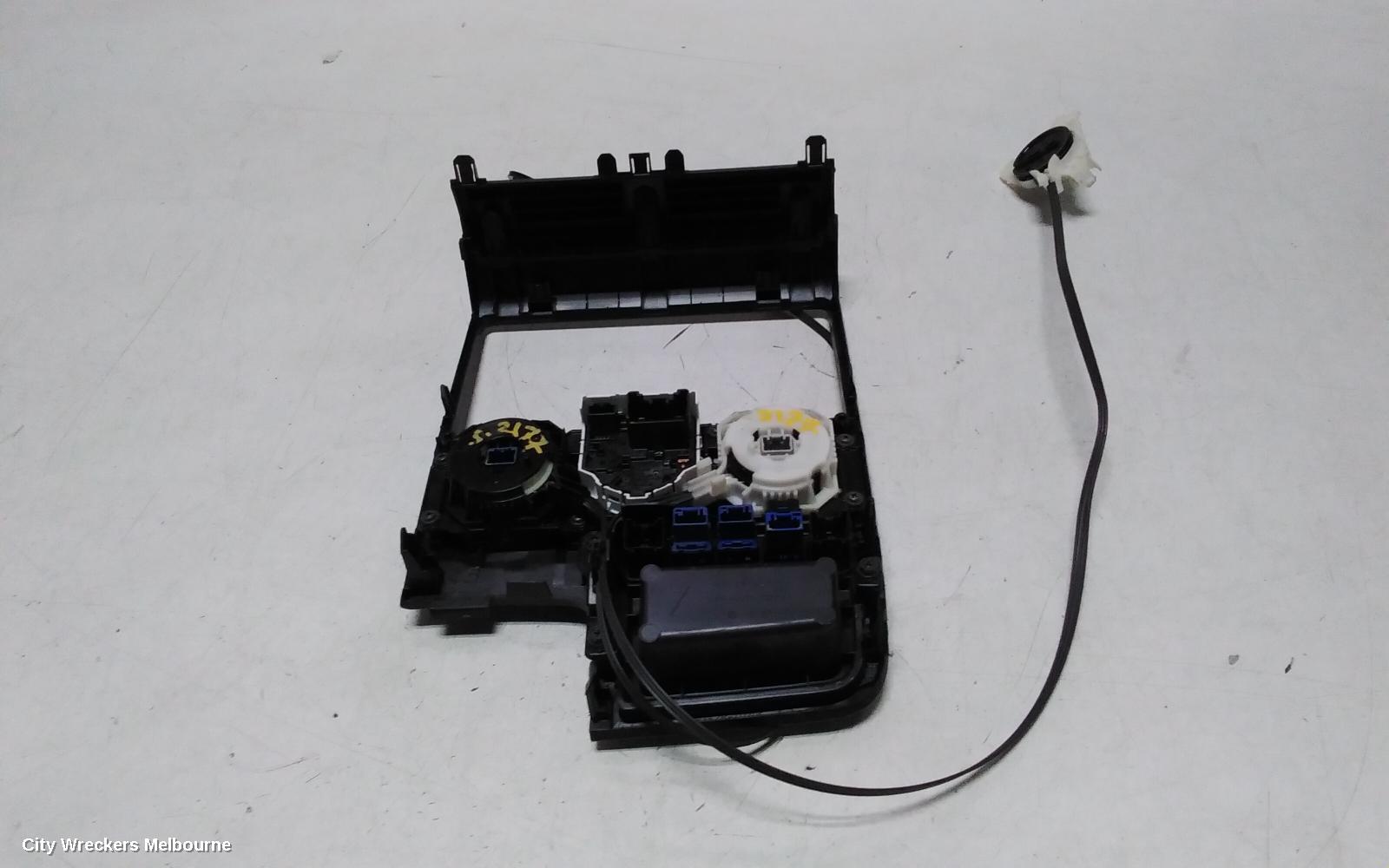 TOYOTA HIACE HEATER/AC CONTROLS, DUAL ZONE TYPE, 300 SERIES, 02/2019 ONWARDS