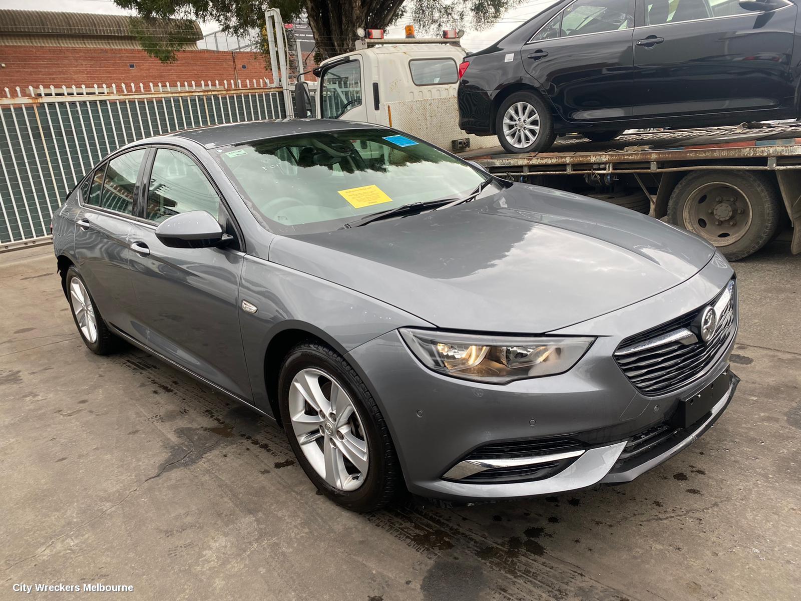 HOLDEN COMMODORE RIGHT HEADLAMP, ZB, HALOGEN TYPE, 10/2017 - 12/2020