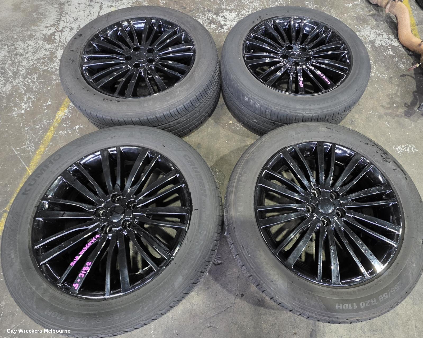 LAND ROVER DISCOVERY WHEEL MAG, FACTORY, 20X8.5IN, 5 V SPOKE, HIGH GLOSS BLACK, STYLE 5011, L462, 12/2016 - 12/2020