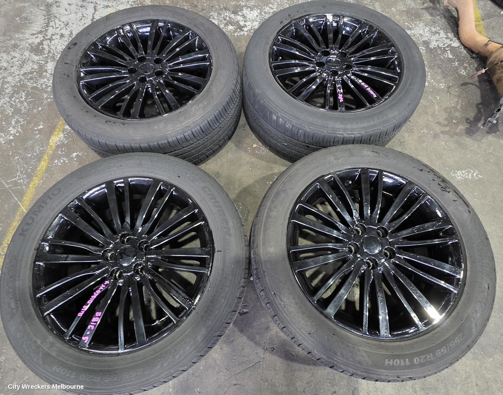 LAND ROVER DISCOVERY WHEEL MAG, FACTORY, 20X8.5IN, 5 V SPOKE, HIGH GLOSS BLACK, STYLE 5011, L462, 12/2016 - 12/2020
