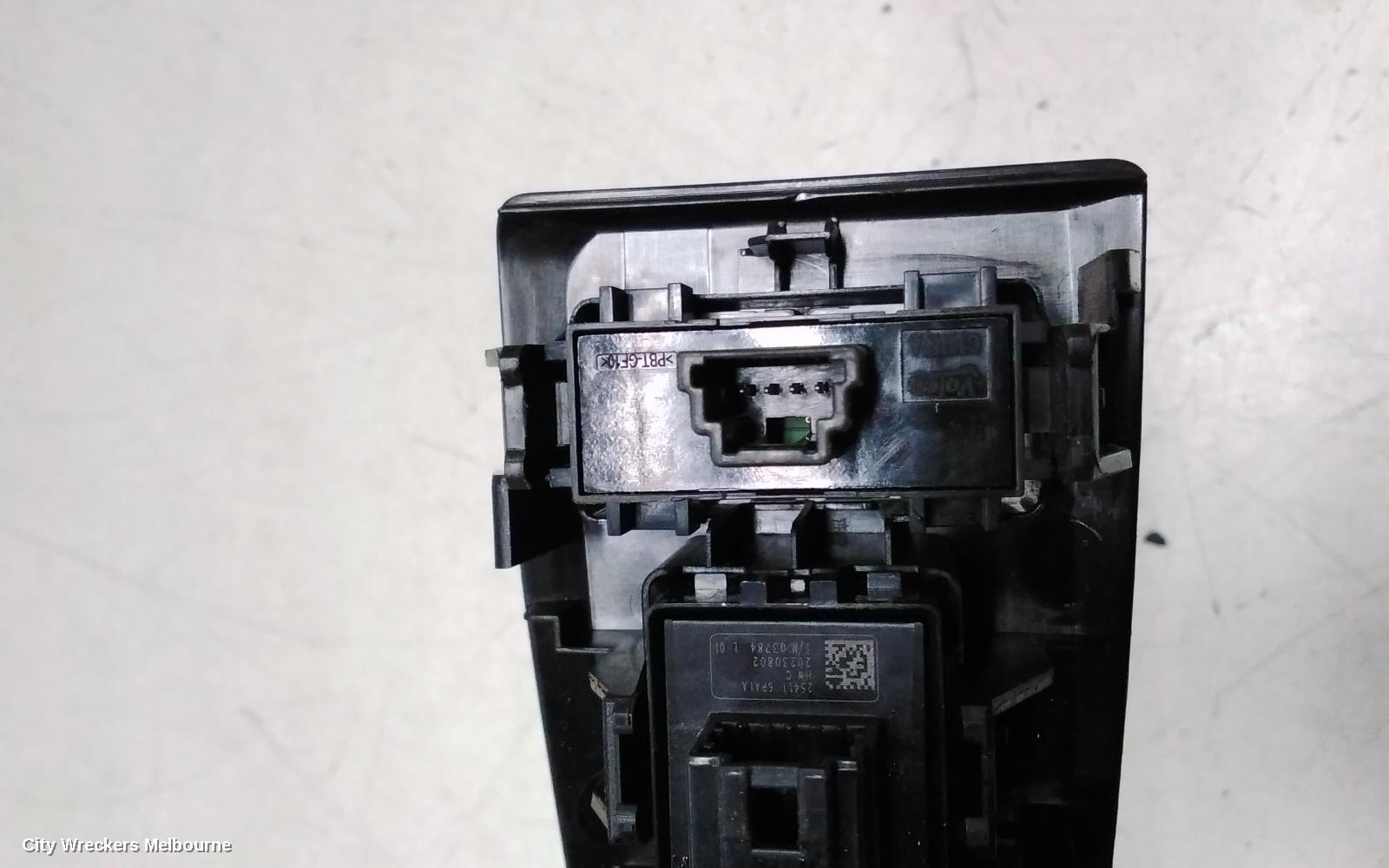 NISSAN XTRAIL PWR DR WIND SWITCH, T33, LH FRONT, W/ BLACK INSERT, 08/2022 ONWARDS