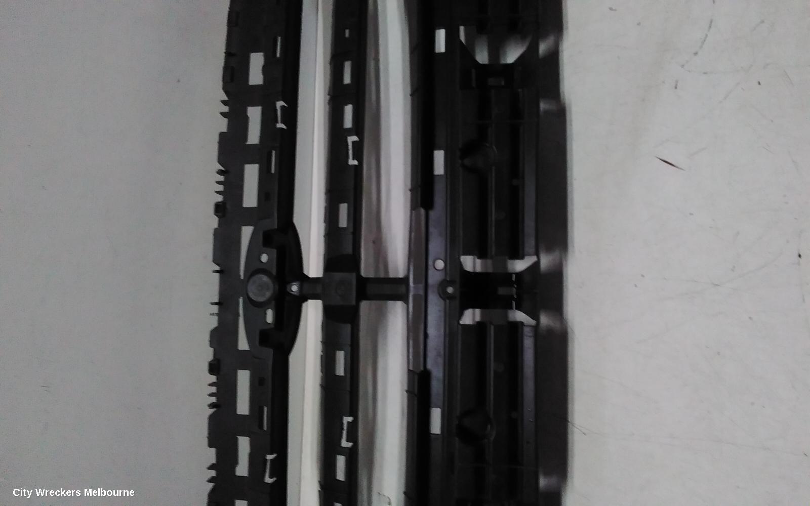 FORD ESCAPE GRILLE, RADIATOR GRILLE, ZG, TREND/TITANIUM, SILVER/CHROME, 09/2016 - 05/2020