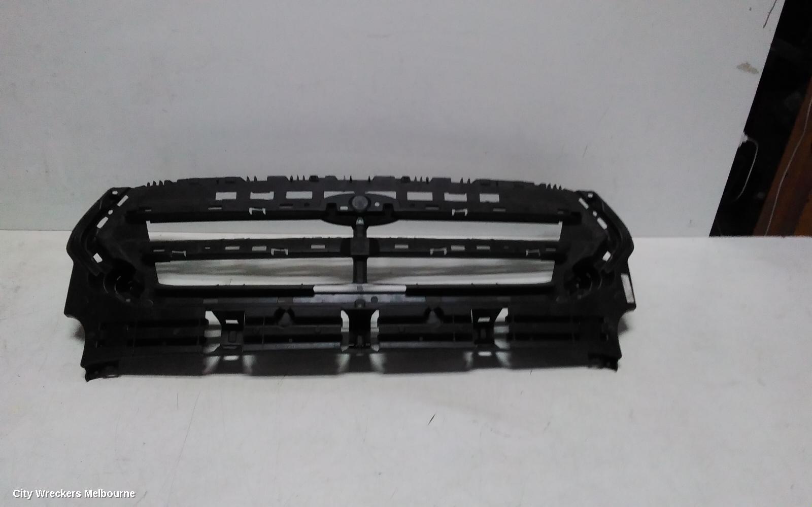 FORD ESCAPE GRILLE, RADIATOR GRILLE, ZG, TREND/TITANIUM, SILVER/CHROME, 09/2016 - 05/2020
