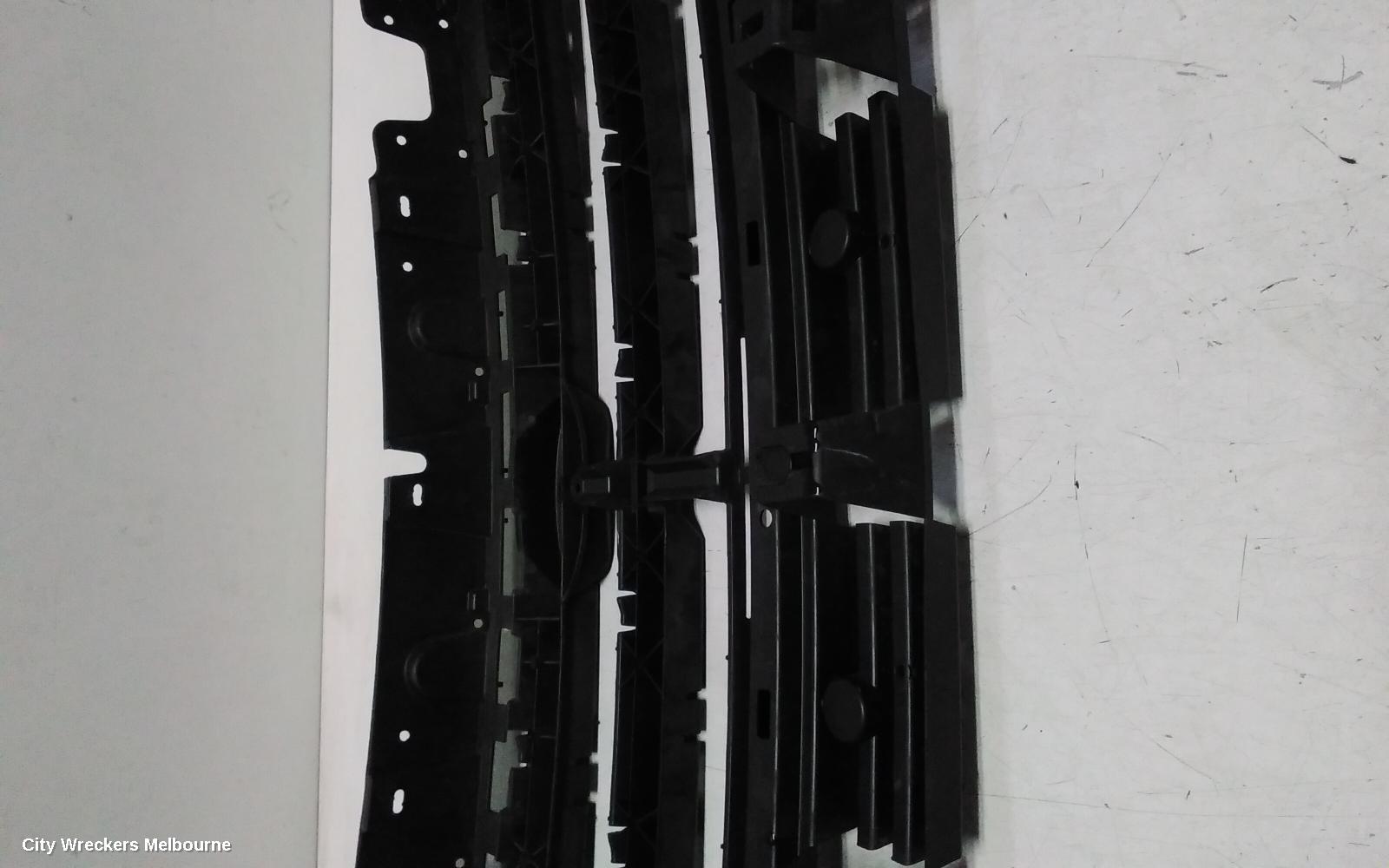 FORD ESCAPE GRILLE, RADIATOR GRILLE, ZG, TREND/TITANIUM, SILVER/CHROME, 09/2016 - 05/2020