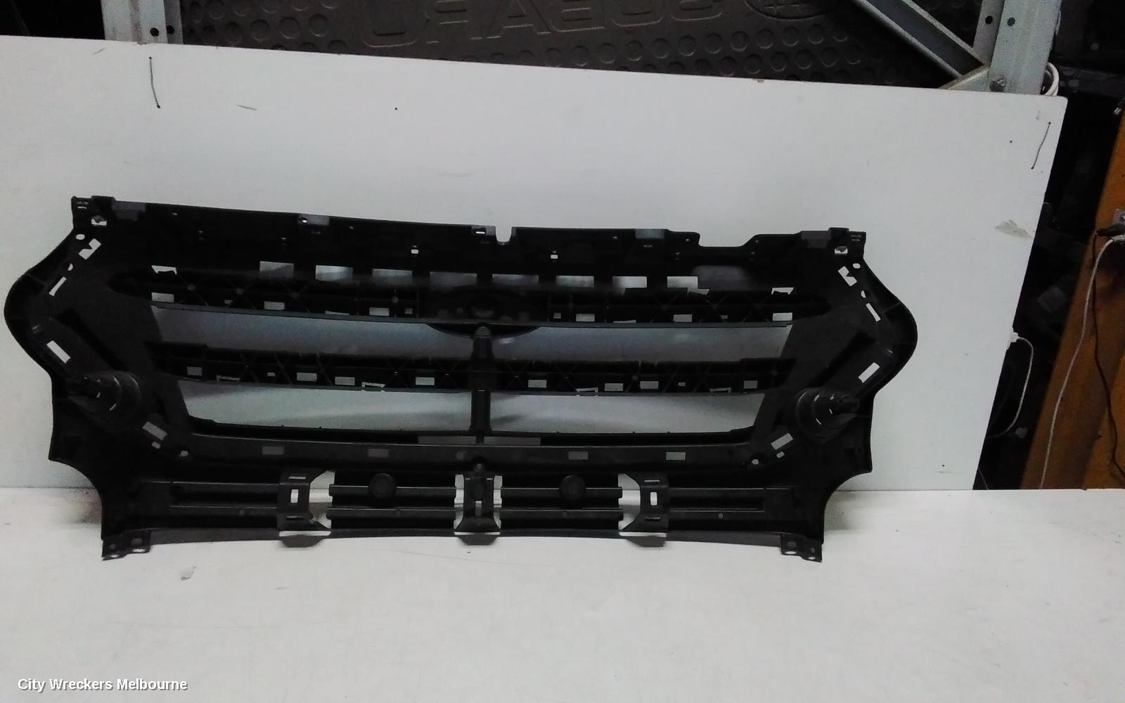FORD ESCAPE GRILLE, RADIATOR GRILLE, ZG, TREND/TITANIUM, SILVER/CHROME, 09/2016 - 05/2020