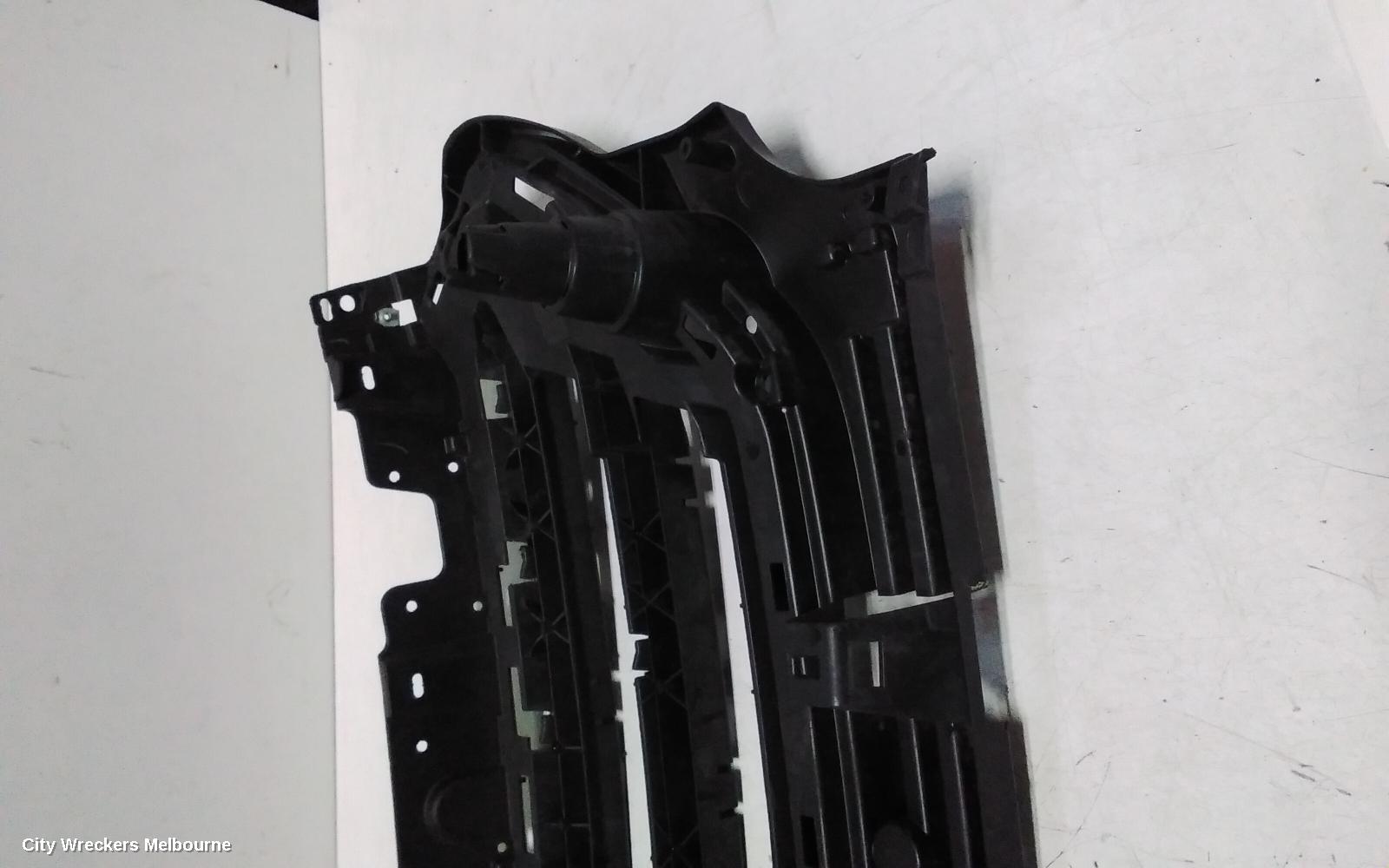 FORD ESCAPE GRILLE, RADIATOR GRILLE, ZG, TREND/TITANIUM, SILVER/CHROME, 09/2016 - 05/2020