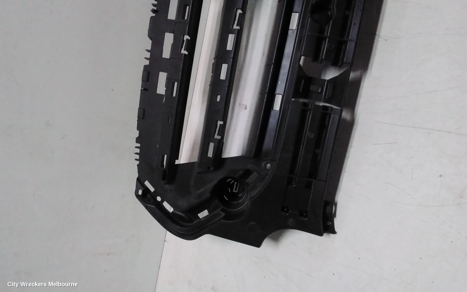 FORD ESCAPE GRILLE, RADIATOR GRILLE, ZG, TREND/TITANIUM, SILVER/CHROME, 09/2016 - 05/2020
