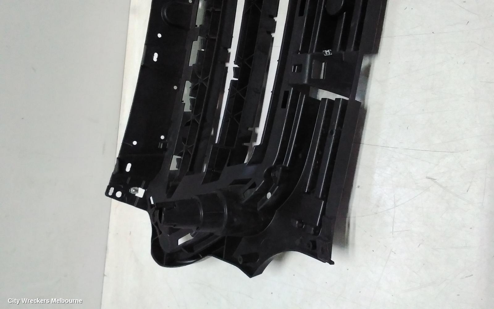 FORD ESCAPE GRILLE, RADIATOR GRILLE, ZG, TREND/TITANIUM, SILVER/CHROME, 09/2016 - 05/2020