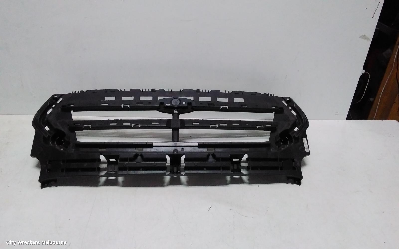 FORD ESCAPE GRILLE, RADIATOR GRILLE, ZG, TREND/TITANIUM, SILVER/CHROME, 09/2016 - 05/2020