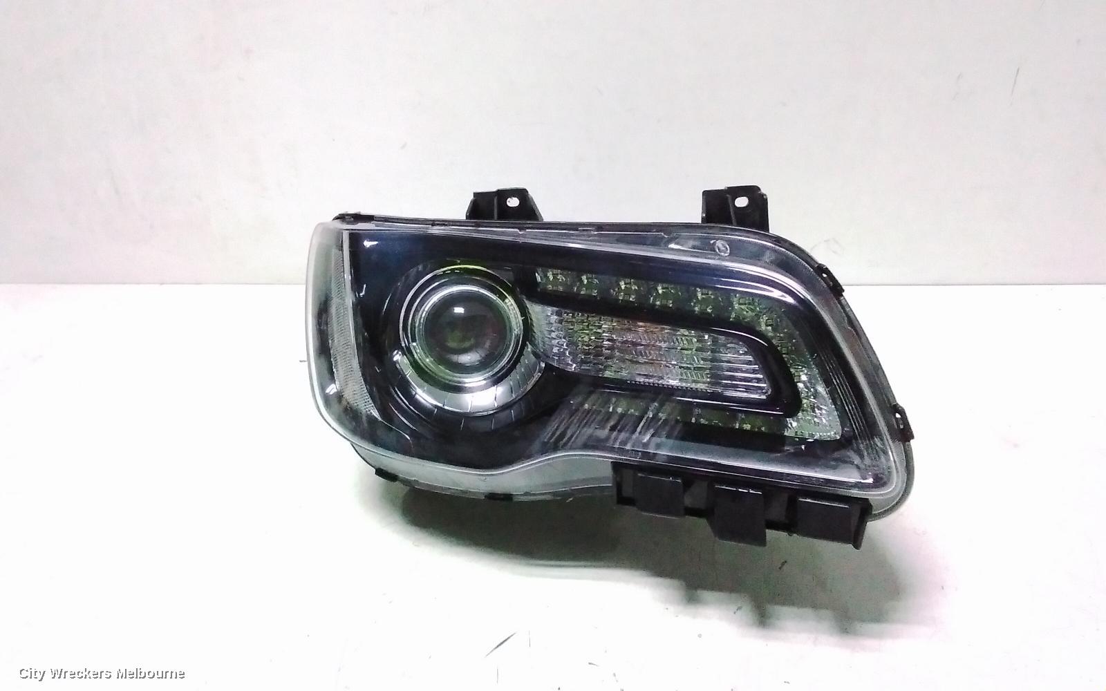 CHRYSLER 300C RIGHT HEADLAMP, LX2, XENON, W/ BLACK BEZEL TYPE, 01/2015 - 12/2021