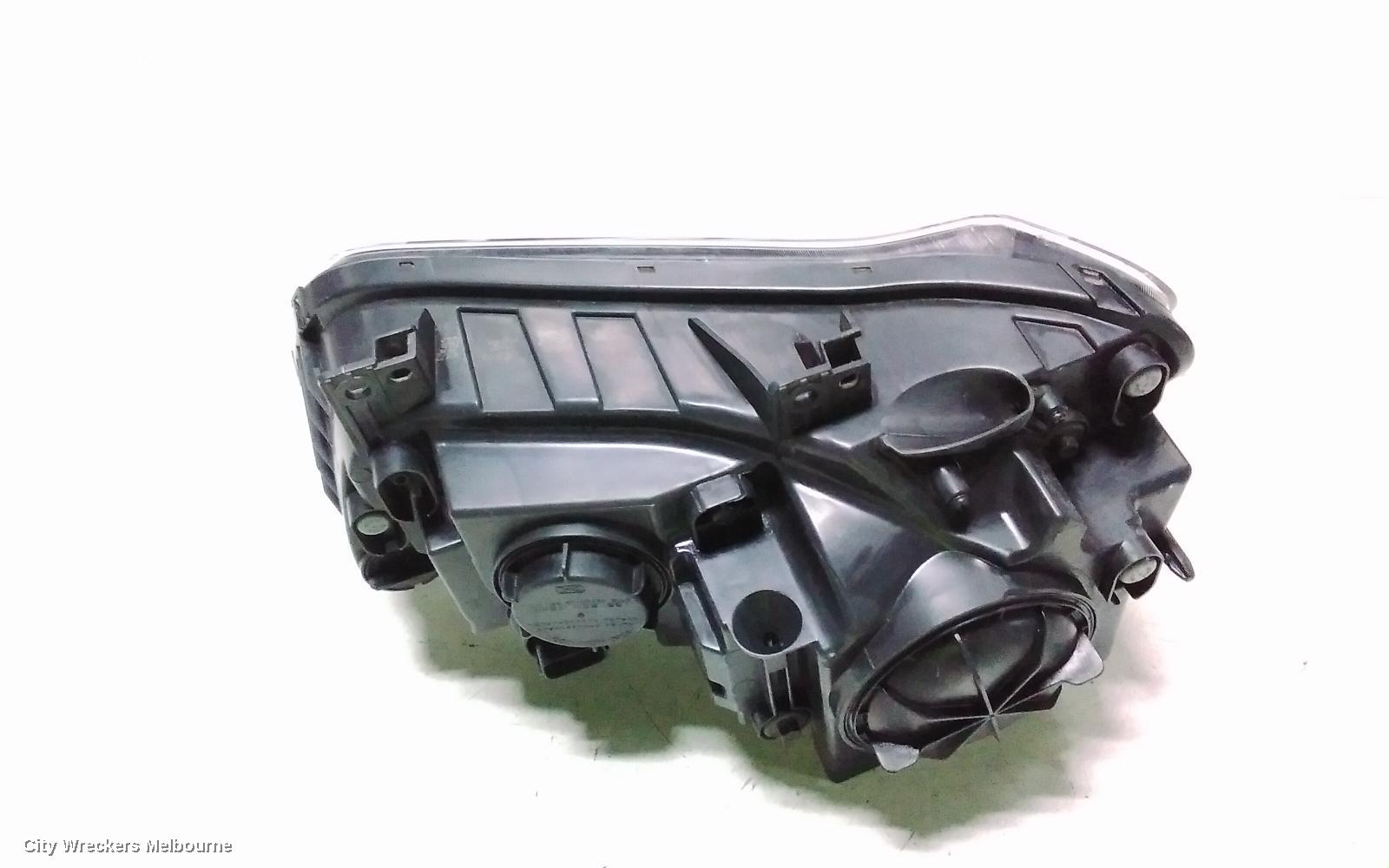 CHRYSLER 300C RIGHT HEADLAMP, LX2, XENON, W/ BLACK BEZEL TYPE, 01/2015 - 12/2021