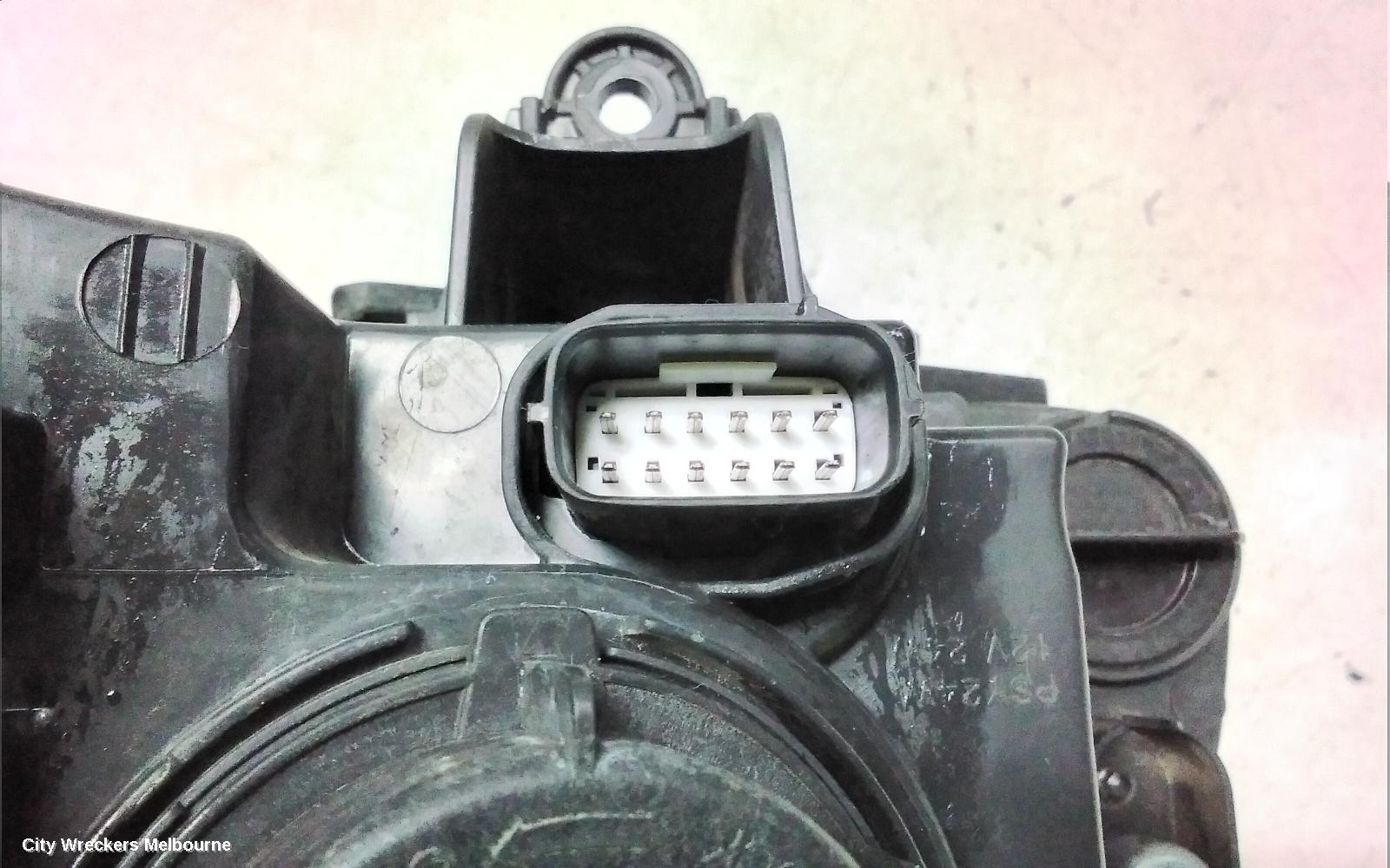CHRYSLER 300C RIGHT HEADLAMP, LX2, XENON, W/ BLACK BEZEL TYPE, 01/2015 - 12/2021