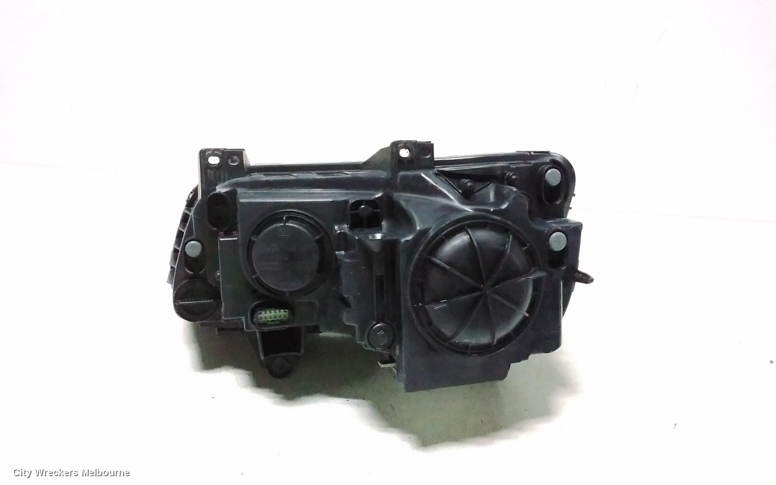 CHRYSLER 300C RIGHT HEADLAMP, LX2, XENON, W/ BLACK BEZEL TYPE, 01/2015 - 12/2021