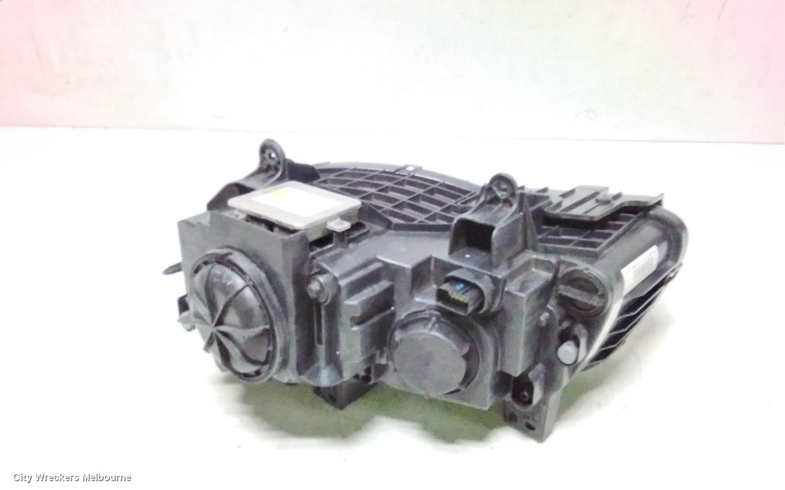 CHRYSLER 300C RIGHT HEADLAMP, LX2, XENON, W/ BLACK BEZEL TYPE, 01/2015 - 12/2021