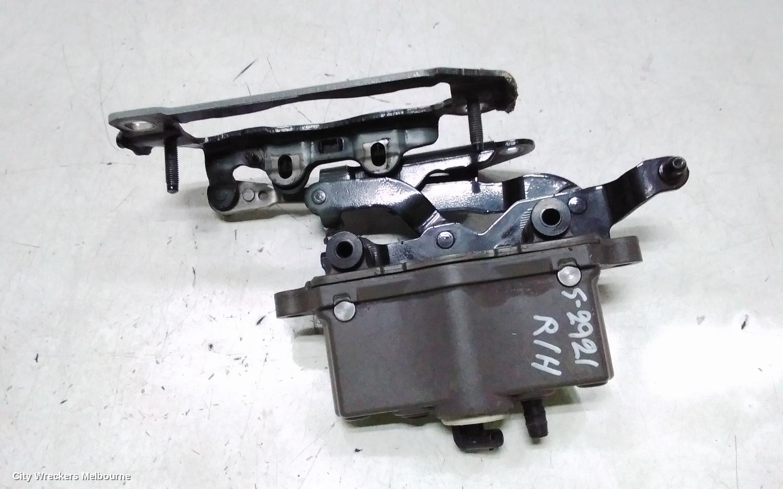 MERCEDES E CLASS BONNET HINGE/STRUT, RH BONNET ACTUATOR, P/N A2129066301, W212/S212, 07/2009 - 05/2013