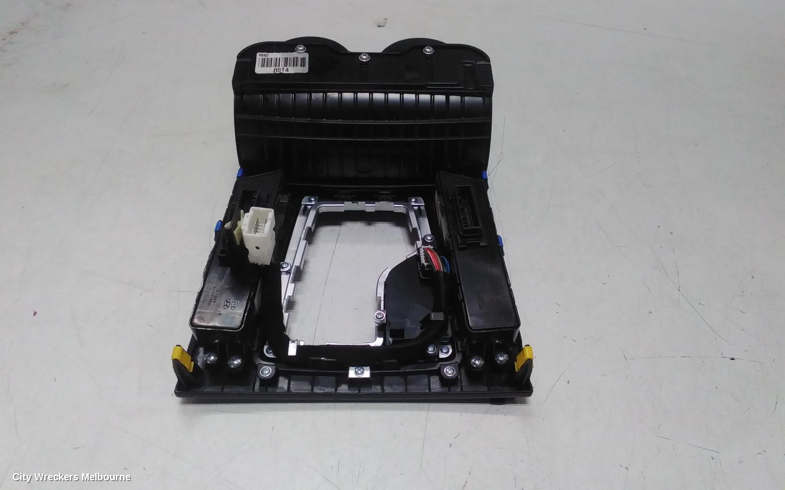 HYUNDAI GENESIS GEAR STICK/SHIFTER, DH, AUTO T/M, 11/2014 - 01/2018