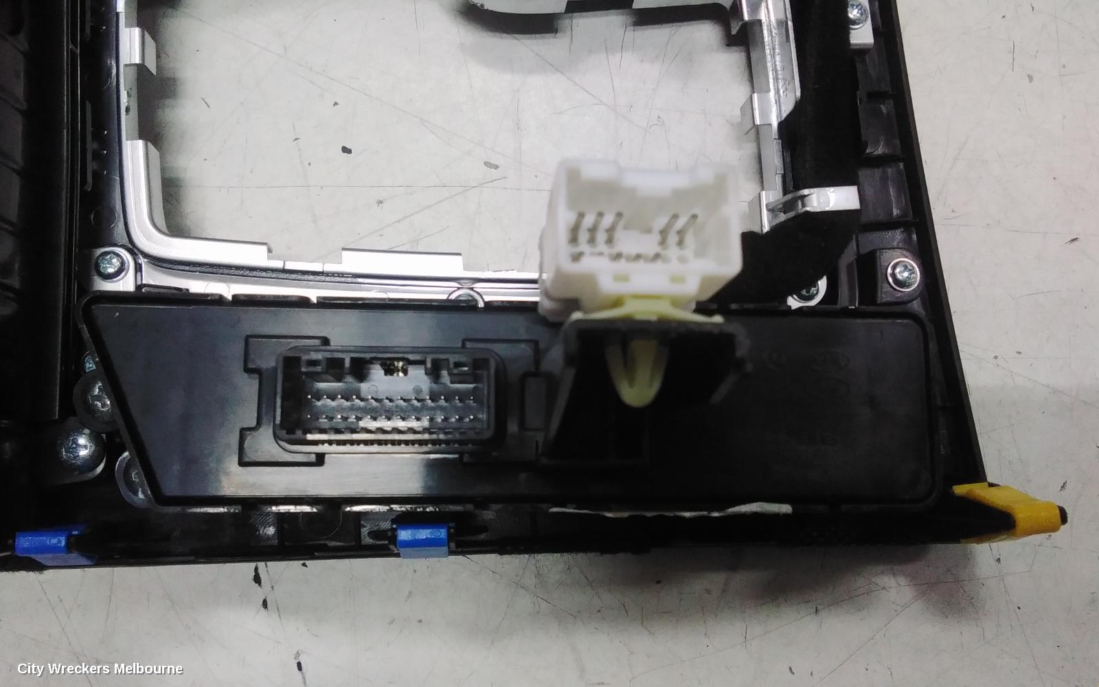 HYUNDAI GENESIS GEAR STICK/SHIFTER, DH, AUTO T/M, 11/2014 - 01/2018