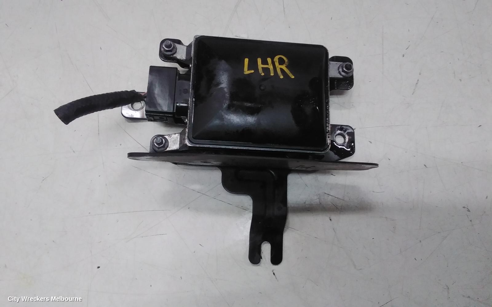 HYUNDAI GENESIS, DH, 11/2014 - 01/2018, 95811-B1100 LEFT REAR BLIMD SPOT RADAR SENSOR: 141405