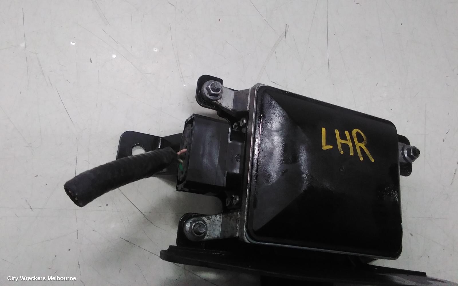 HYUNDAI GENESIS, DH, 11/2014 - 01/2018, 95811-B1100 LEFT REAR BLIMD SPOT RADAR SENSOR: 141405