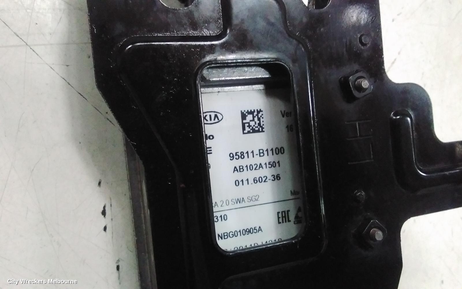 HYUNDAI GENESIS, DH, 11/2014 - 01/2018, 95811-B1100 LEFT REAR BLIMD SPOT RADAR SENSOR: 141405