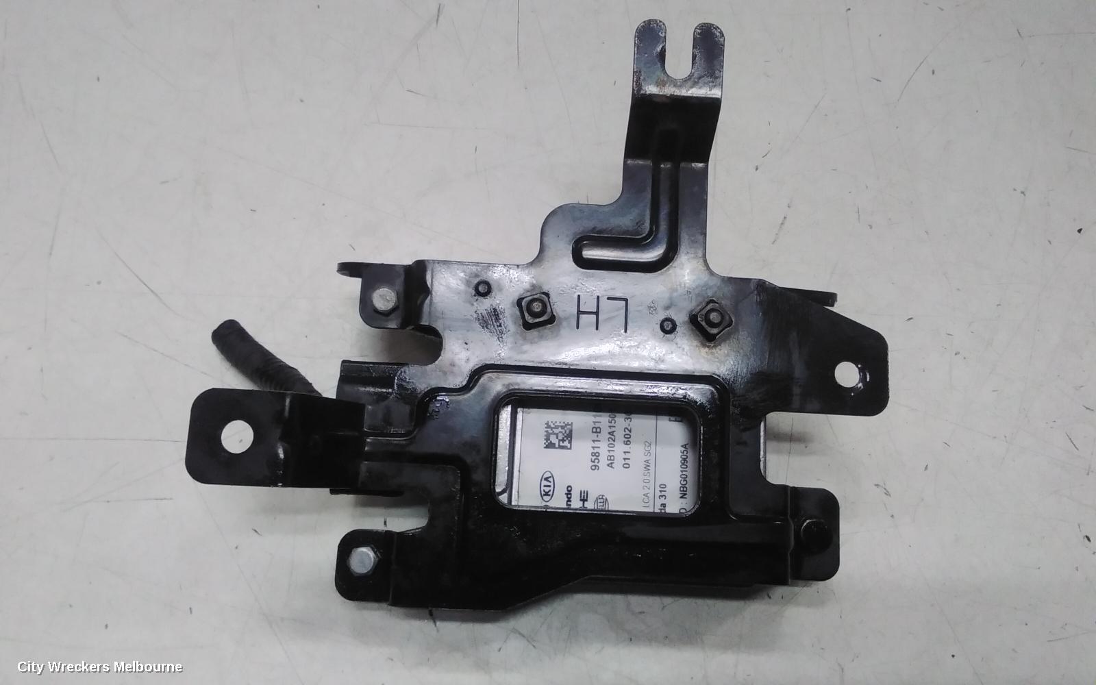 HYUNDAI GENESIS, DH, 11/2014 - 01/2018, 95811-B1100 LEFT REAR BLIMD SPOT RADAR SENSOR: 141405