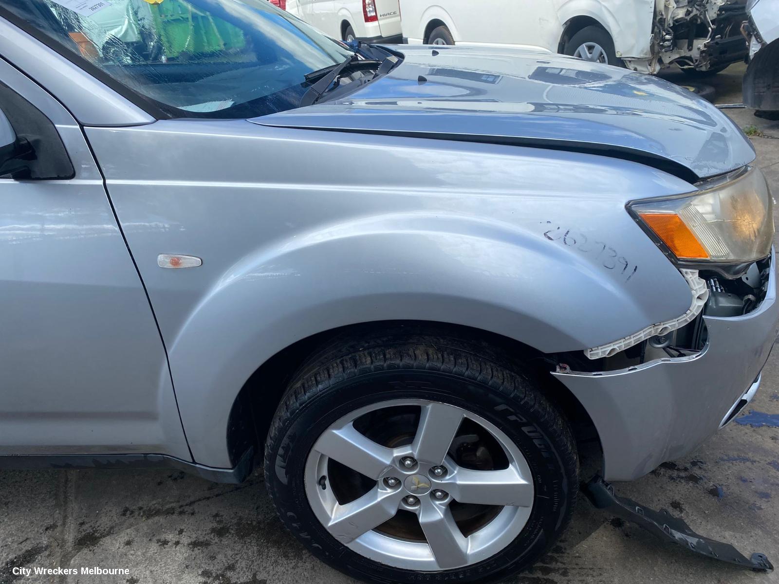 MITSUBISHI OUTLANDER LEFT TAILLIGHT, ZG-ZH, IN BODY, 11/2006 - 10/2012