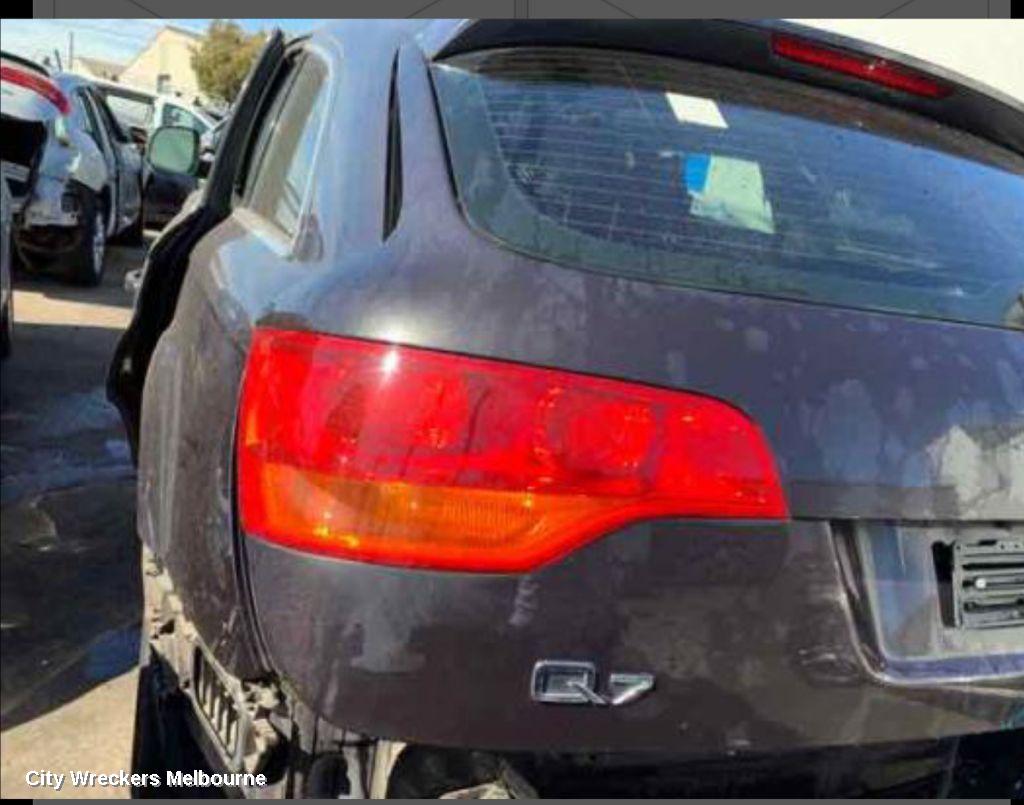 AUDI Q7 LEFT TAILLIGHT, 4L, IN TAILGATE, 10/2009 - 08/2015