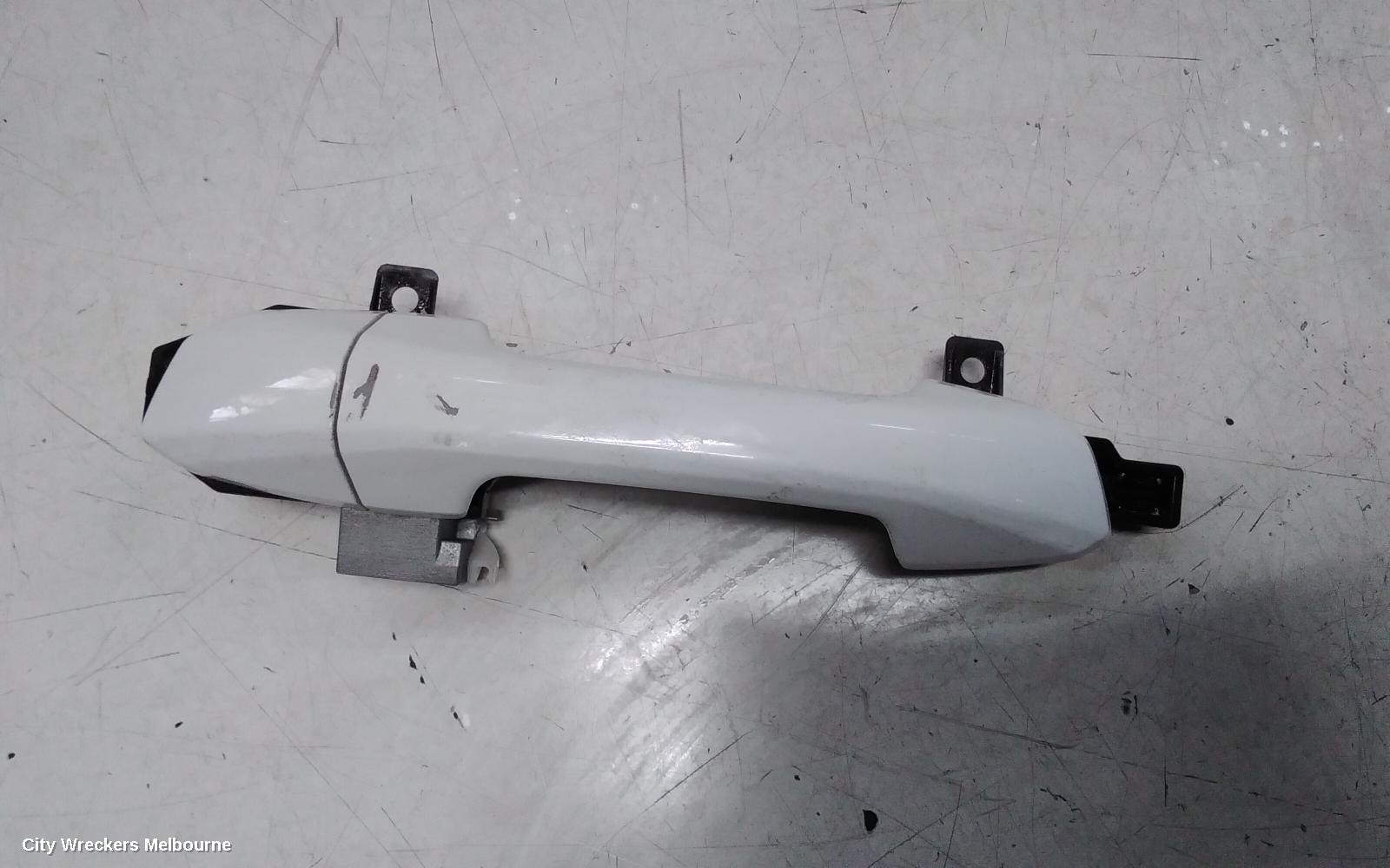 LDV T60 DOOR HANDLE, LH FRONT, OUTER, NON KEYLESS ENTRY TYPE, COLOUR CODED, SK8C, 07/2017 ONWARDS