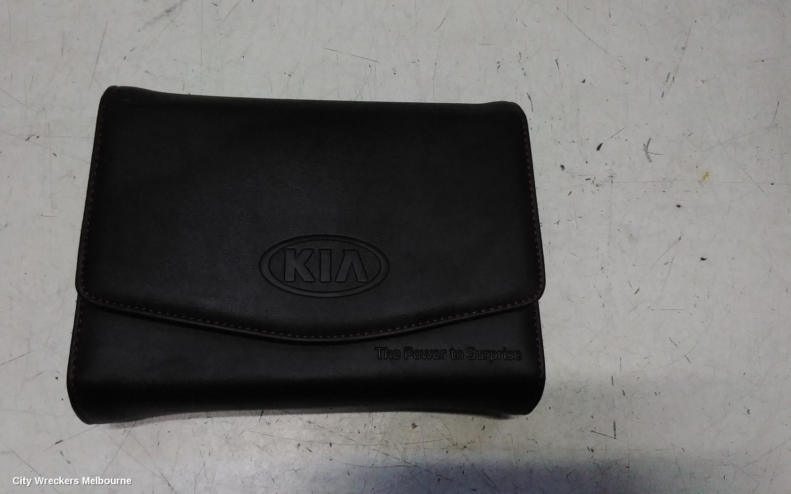 KIA SORENTO OWNERS HANDBOOK, UM, 03/2015 - 02/2020