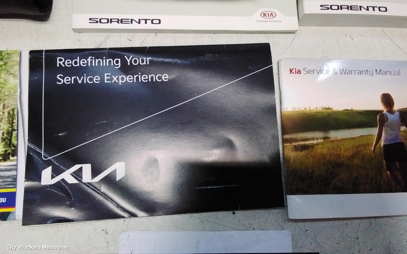 KIA SORENTO OWNERS HANDBOOK, UM, 03/2015 - 02/2020