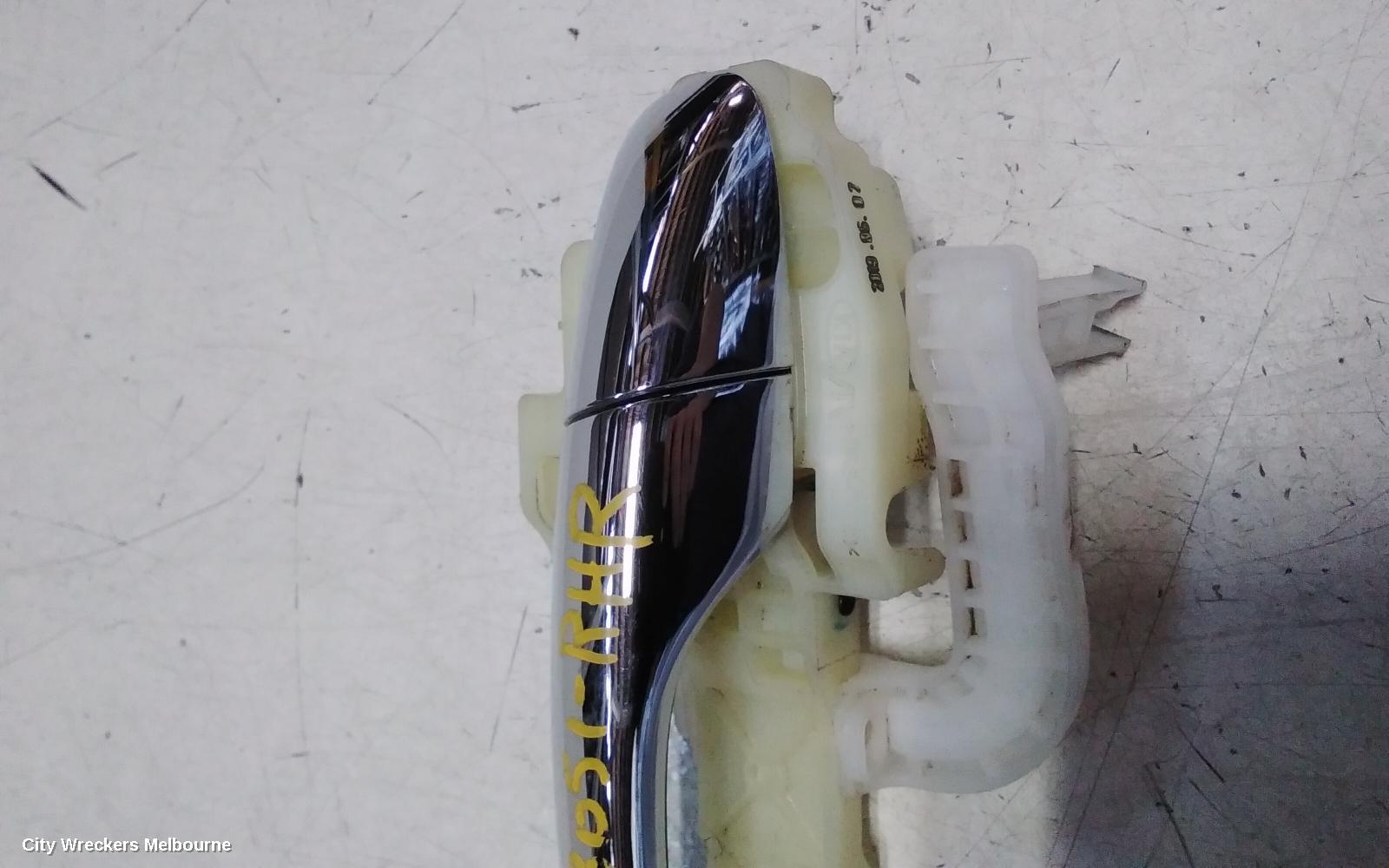 KIA SORENTO DOOR HANDLE, OUTER, RH FRONT/REAR, NON KEYLESS ENTRY TYPE, UM, 03/2015 - 01/2020