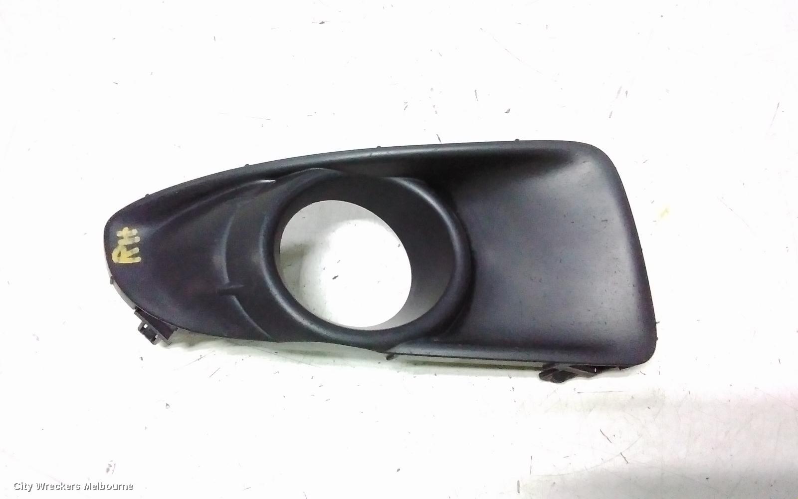 MAZDA 6 RIGHT INDICATOR/FOG/SIDE, BUMPER FOGLAMP, GG/GY, LUXURY SPORT TYPE, 09/2002 - 07/2005
