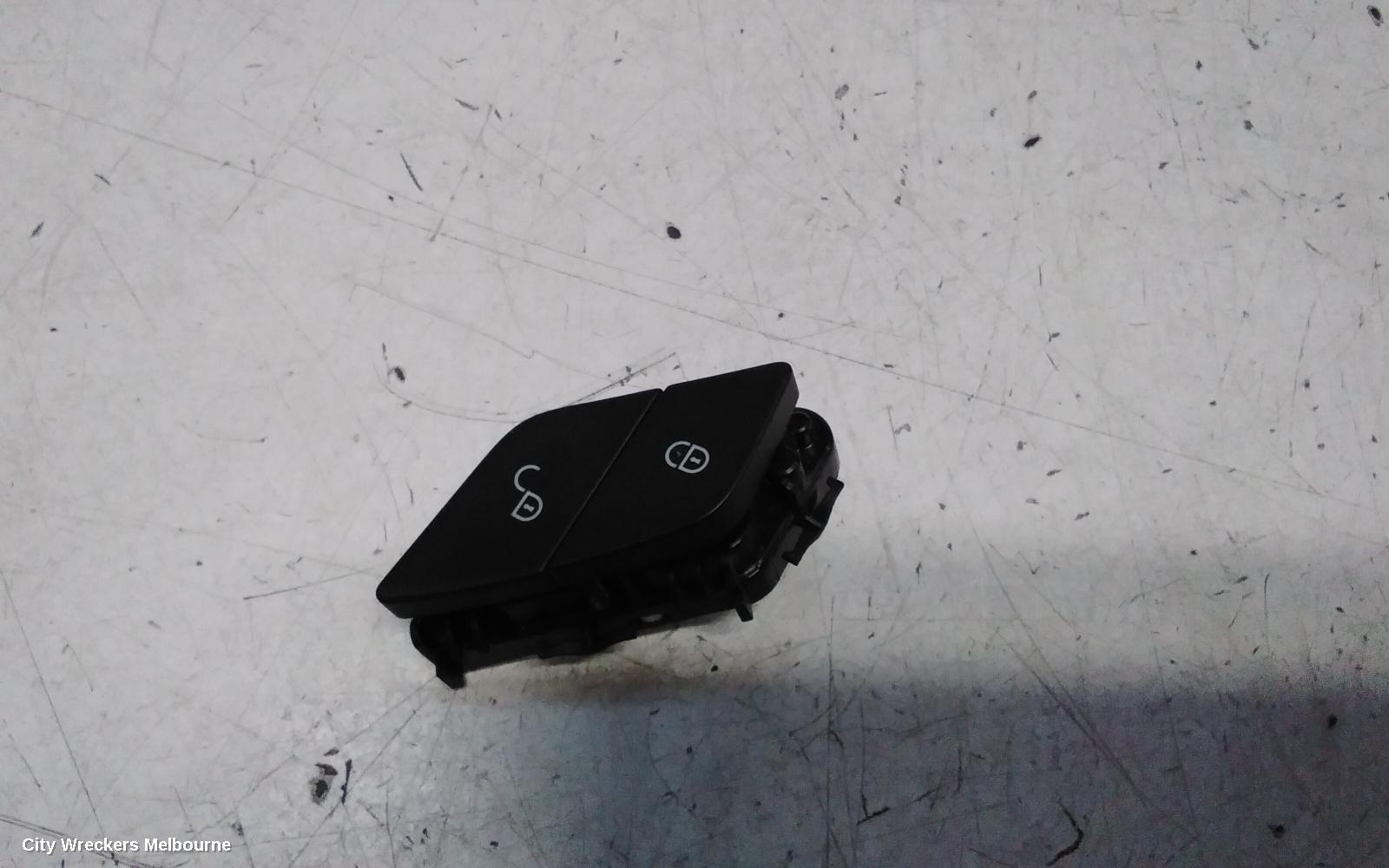 MERCEDES C CLASS, W205, 08/2014 - 07/2023, LOCK BUTTON RF - A 205 905 515: 141790