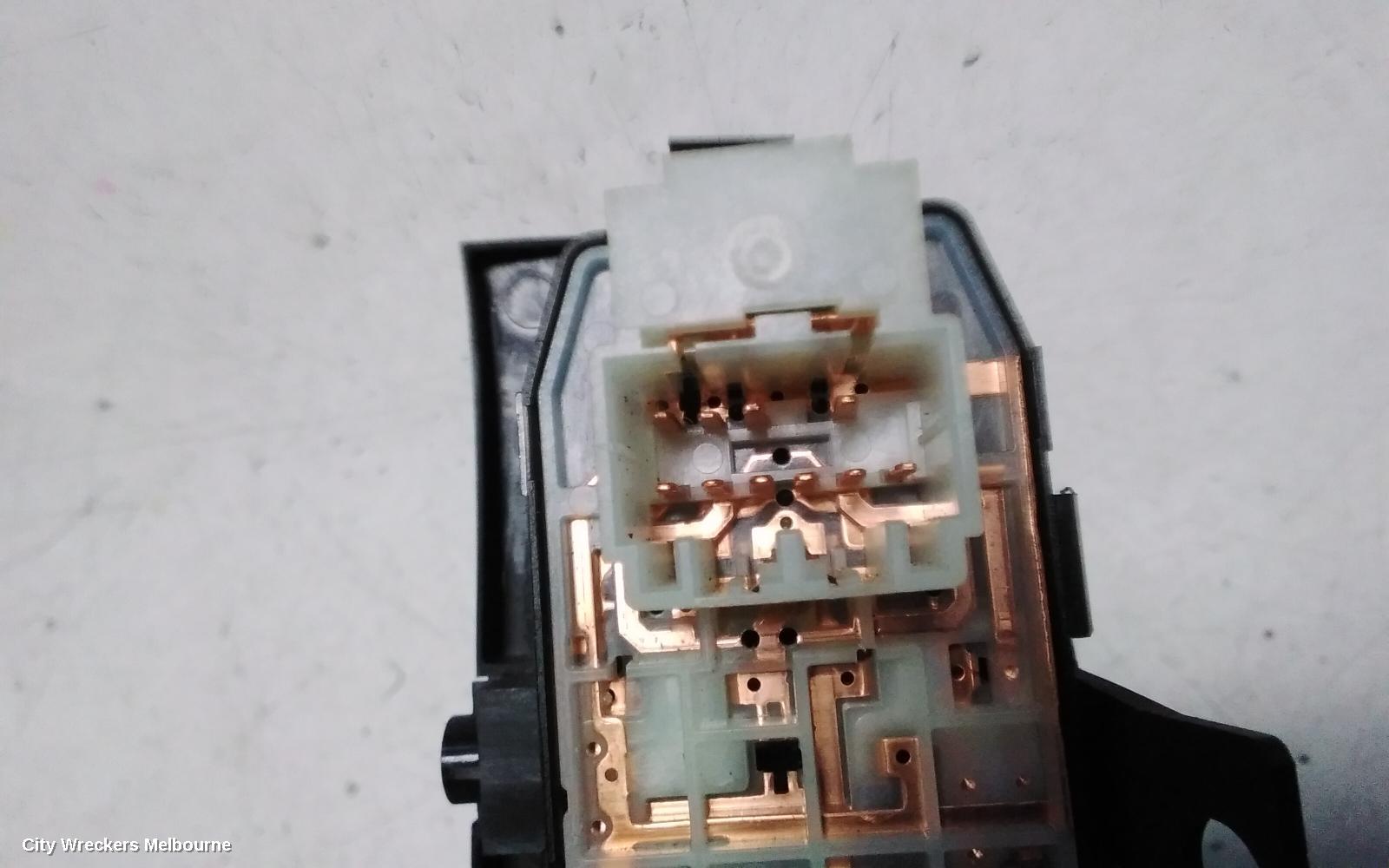 HYUNDAI ILOAD/IMAX PWR DR WIND SWITCH, RH FRONT (MASTER SWITCH), TQ, AUTO DOWN ONLY, 11/2007 - 03/2021