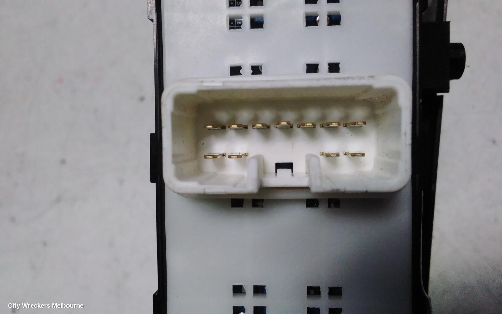HYUNDAI ILOAD/IMAX PWR DR WIND SWITCH, RH FRONT (MASTER SWITCH), TQ, AUTO DOWN ONLY, 11/2007 - 03/2021