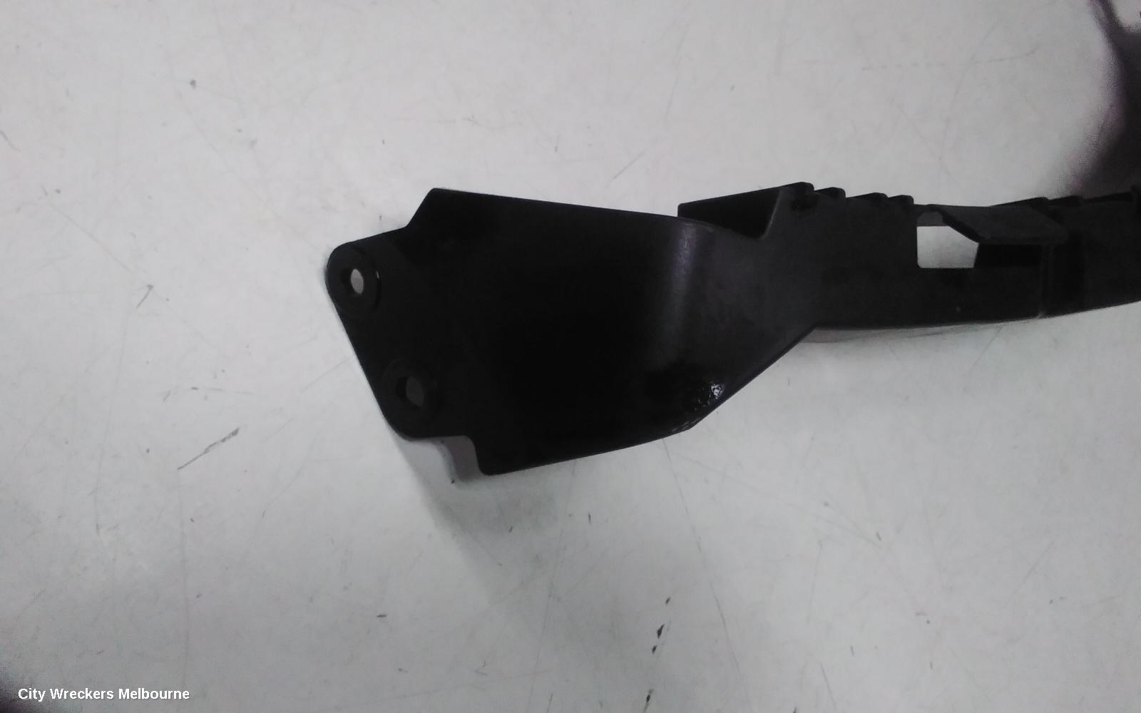 MAZDA 3, BP, 03/2019 ONWARDS, RH HEADLIGHT BRACKET : 141920